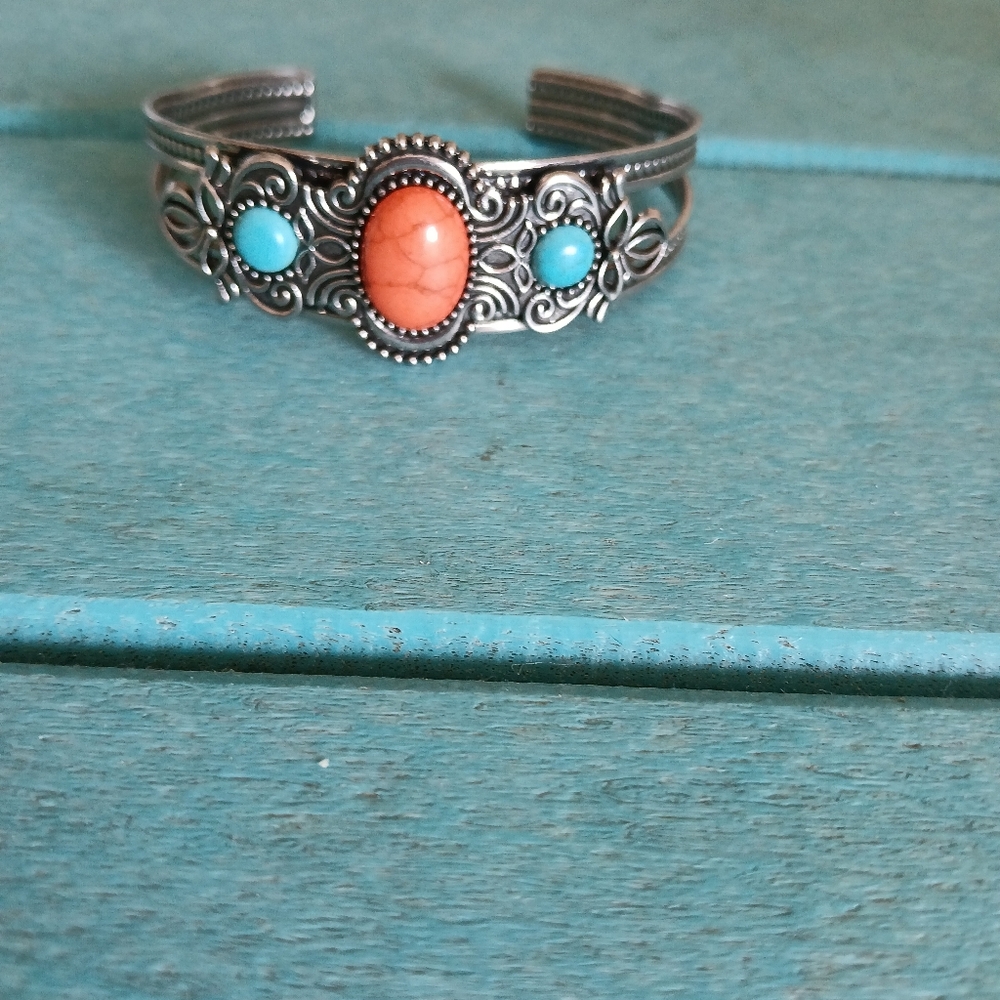 Elegant Silver and Turquoise Bracelet